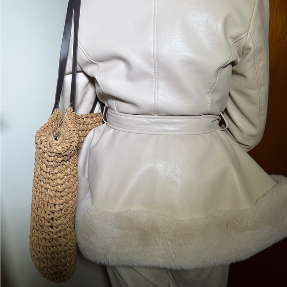 Flam Mode Elegant Cream Faux Fur Trimmed Coat - Picture 4 of 13